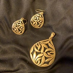 Premiere earrings and matching necklace clip.